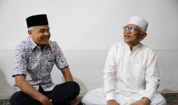 Ganjar Pranowo Sowan ke Gus Mus pada Momen Syawalan - JPNN.com