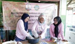 Srikandi Ganjar Ajari Warga Mengolah Bakso Ikan Untuk Tingkatkan Potensi UMKM - JPNN.com