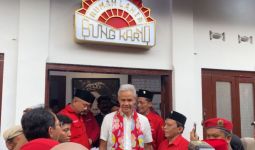 Ganjar Pranowo Kunjungi Rumah Bung Karno, Ada Siraman Air dari Sumur Jobong - JPNN.com
