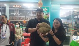 Menpora Dito Kuliner Durian Bersama Menteri Malaysia, Bahas Kerja Sama - JPNN.com