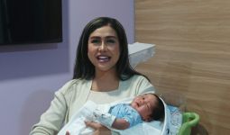 Ratu Meta Ceritakan Momen Jelang Persalinan, Jantung Anak Sempat Terhenti - JPNN.com