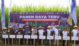 Berhasil Terapkan Program Agrosolution, Pupuk Kaltim Panen Raya Tebu di Sleman - JPNN.com