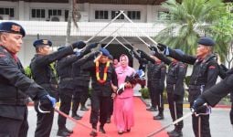 Begini Penghormatan Brimob Polda Riau kepada Personel yang Akan Purnabakti, Lihat - JPNN.com