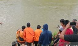 Dua Bocah yang Terseret Arus di Sungai Ogan Belum Ditemukan - JPNN.com