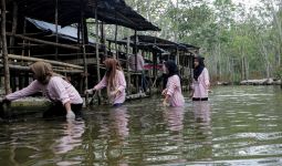 Srikandi Ganjar Gelar Gotong Royong di Kawasan Wisata Bareng Komunitas Pemuda - JPNN.com