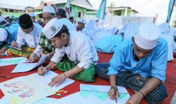 Sukarelawan Ganjar Asah Kreativitas Santri Lewat Pelatihan Membuat Kaligrafi - JPNN.com