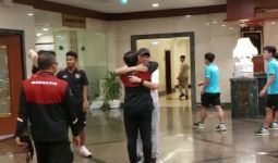 Shin Tae Yong Peluk Indra Sjafri Seusai Timnas U-22 Indonesia Kalahkan Vietnam - JPNN.com