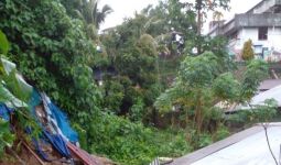 BPBD Ambon: 11 Rumah Warga Rusak Akibat Tanah Longsor - JPNN.com