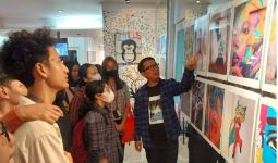 Hasiholan Siahaan Mengabadikan Suara Kritis Mural Lewat Karya Fotografi - JPNN.com