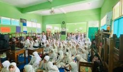 Pelajar Madrasah Ibtidaiah di Bogor Diajak Kenali dan Hentikan Cyberbullying - JPNN.com
