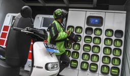 Pertamina Siapkan Puluhan Stasiun Penukaran Baterai Kendaraan Listrik di Sejumlah SPBU - JPNN.com