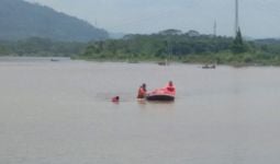 2 Bocah Tenggelam di Sungai Cimandiri, Tim SAR Bergerak - JPNN.com