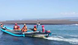 Perahu Nelayan Diterjang Ombak di Pantai Cemara, Dua Orang Hilang - JPNN.com