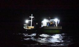 Bakamla RI Evakuasi Korban Kapal Mati Mesin di Perairan Pulau Rote, 7 ABK Selamat - JPNN.com