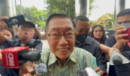 Keluar dari Gedung KPK, Bos Maspion Bungkam, Sang Pengawal Beraksi - JPNN.com