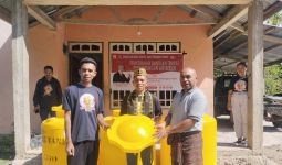 Ganjar Milenial Beri Bantuan Penampungan Air Bersih Untuk Warga Desa Noemeto - JPNN.com