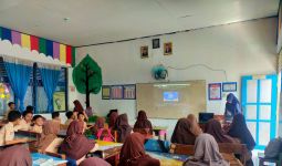 Pelajar di Takalar Dikenalkan Cara Beretika di Media Sosial - JPNN.com