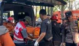 Mayat Tanpa Identitas Ditemukan di Selokan, Ada Luka Tusuk - JPNN.com