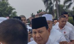 Ganjar dan Prabowo Sama-sama ke Makam, Silakan Bandingkan Suasana Penyambutan - JPNN.com