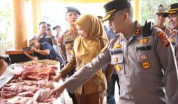 Polisi Turun ke Pasar Pascawarga Jarah Daging di Pembuangan Sampah Bantan - JPNN.com