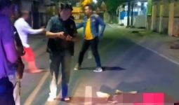 Seorang Pelajar Ditemukan Tewas di Pinggir Jalan, Ada Luka Tusukan, Polisi Sudah Bergerak - JPNN.com
