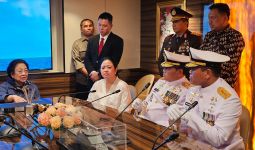 Saat Megawati Meninjau KRI Bung Karno Buatan Anak Bangsa - JPNN.com