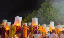 Pelepasan Ribuan Lampion Tutup Rangkaian Perayaan Hari Waisak 2023 di Candi Borobudur - JPNN.com