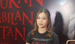 Cerita Mistis Frislly Herlind Selama Syuting Film Kutukan Sembilan Setan, Seram Banget - JPNN.com