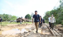 Gubernur Herman Deru Pastikan Segera Alokasikan Anggaran Perbaikan Jalan Rusak di OKI - JPNN.com