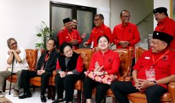 Megawati Tertawa Saat Lagu Jarji Jarbeh Didendangkan, Lihat Ekspresi Mereka - JPNN.com