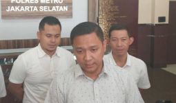 Soal Tulisan Pakai Darah di Lantai TKP Pembunuhan 4 Anak di Jagakarsa, Polisi Ungkap Fakta Ini - JPNN.com