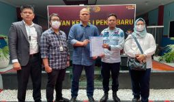 Ke Riau Bawa Putusan MA, Jaksa KPK Jebloskan Mantan Bupati Kuansing ke Penjara - JPNN.com