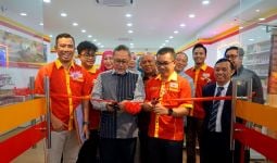 Mendag Zulhas Resmikan Domart di Malaysia, Minimarket Pertama yang Jual Produk Indonesia - JPNN.com