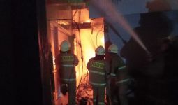 Kebakaran Melanda 1 Rumah di Pulogadung Jakarta Timur, Ini Dugaan Penyebabnya - JPNN.com