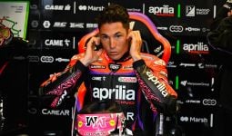 MotoGP Italia: Aleix Espargaro Cedera karena Menggunakan Ponsel saat Bersepeda - JPNN.com