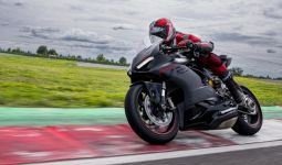 Ducati Panigale V2 2024 Tampil Serba Hitam, Sangar! - JPNN.com