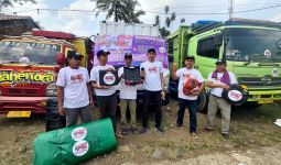 KST Dukung Ganjar Serahkan Bantuan kepada Sopir Truk di Sukabumi - JPNN.com