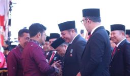Berjasa Memajukan Pertanian, Gubernur Herman Deru Dianugerahi Satyalancana Wira Karya - JPNN.com