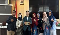 Ribuan Mahasiswa Curhat pada Ginanjar Rahmawan, Sang Dosen Online Skripsi - JPNN.com