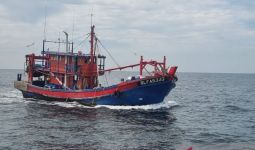 KKP Menangkap Kapal Illegal Fishing Berbendera Malaysia di Selat Malaka - JPNN.com