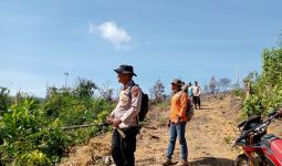 Polres Rohul Bergerak Cepat Memadamkan Karhutla di Hutan Lindung Suligi - JPNN.com
