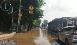 Banjir Rendam Jalan di Kramat Jati, Anak Buah Heru Bilang Begini - JPNN.com