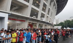 Timnas Indonesia vs Argentina: Antrean Masuk SUGBK Mengular, Penonton Keluhkan Ini - JPNN.com