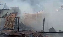 Kebakaran Melanda Empat Rumah di Makassar - JPNN.com