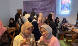 Srikandi Ganjar DIY Belajar Membuat Kue Bareng Perempuan Milenial - JPNN.com