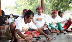 Sukarelawan Ganjar Sejati Gelar Pelatihan Pembuatan Ikat Kepala Khas Cirebon - JPNN.com