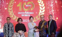 Direktur Keuangan PT KITB Evi Afiatin Jadi Top 100 Most Outstanding Women 2023 - JPNN.com