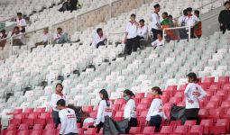 Komunitas Binaan PDIP Sigap Bersihkan Stadion GBK Setelah Puncak Bulan Bung Karno - JPNN.com