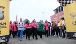 Keren, Polda Riau Gelar Jalan Sehat Berhadiah Sepeda Motor - JPNN.com