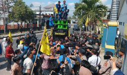 Demo Mahasiswa soal Pembangunan Puskesmas di Lombok Tengah Sempat Ricuh, Tegang - JPNN.com